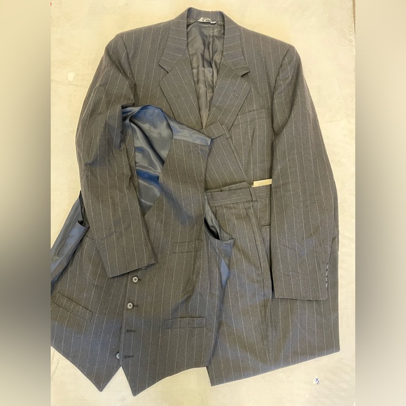 Aquascutum of London Vintage 3 Piece Striped Pleated Wool Suit in Gray Size 44 L - Picture 8 of 15